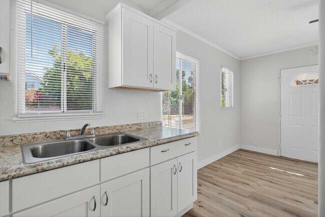 2652 E 15th St unit 2652-01, Long Beach, CA 90804 - photo 6