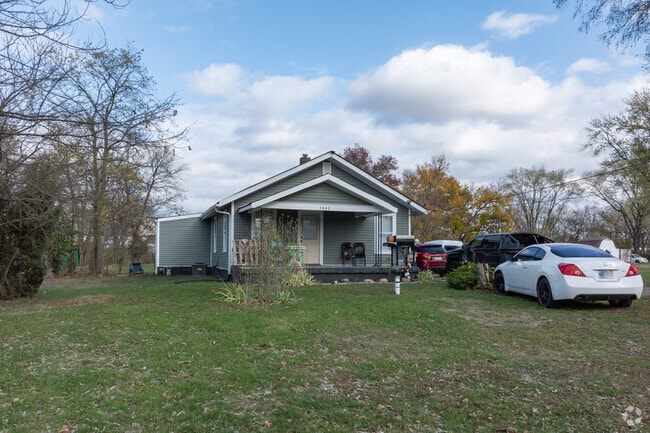 Homes set back off the street are a great option for home buyers in Sunshine Gardens.