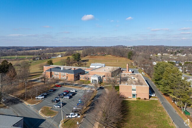 Niche.com has given Rising Sun Middle School an overall grade of B-.