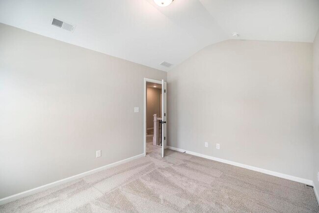 214 Meadows Ln 35.jpg