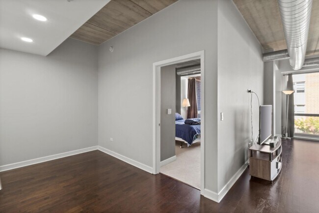 The Fordham unit 15T, Chicago, IL 60611 - photo 4