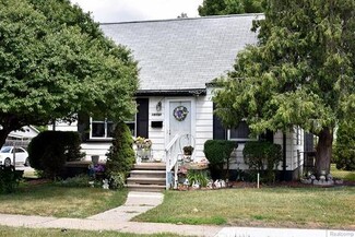 18735 Hazelwood St, Roseville, MI 48066
