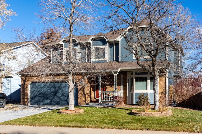 Several Colonial Revival homes are located in Summit Ridge at West Meadows, adding architectural variety.