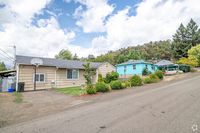 Step back in time with Roseburg's 1950-era homes on West Avenue.