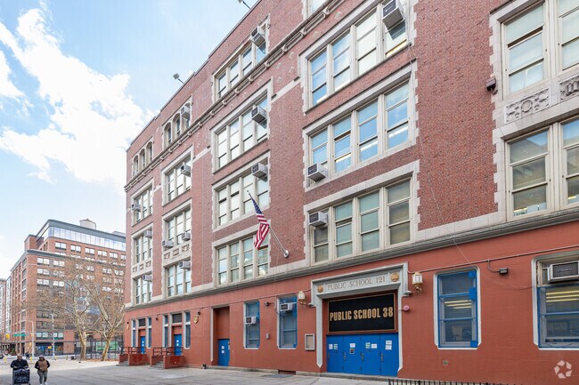 Ps 38 Roberto Clemente in Harlem is well known in New York City.