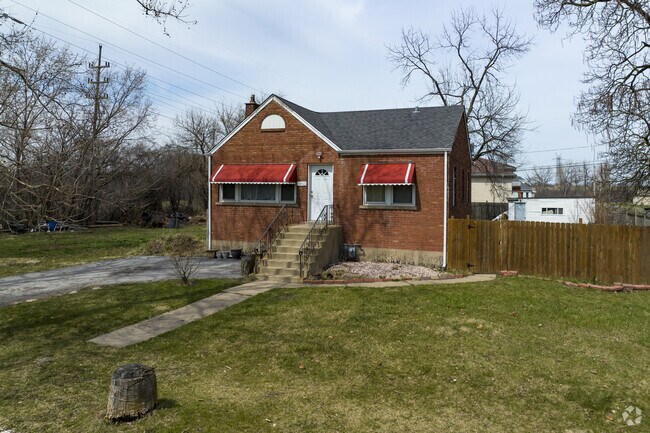 Brick homes lock it down on large lots in Dixmoor, IL