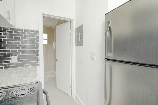 1046 Foster Rd unit 1, Hallandale Beach, FL 33009 - photo 3