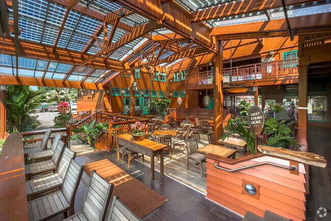 Hanalei Center is home to several stunning dining options.