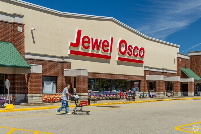 Duck Lake residents can shop at the nearby Jewel Osco.