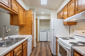 1609 N Thompson Dr, Madison, WI 53704