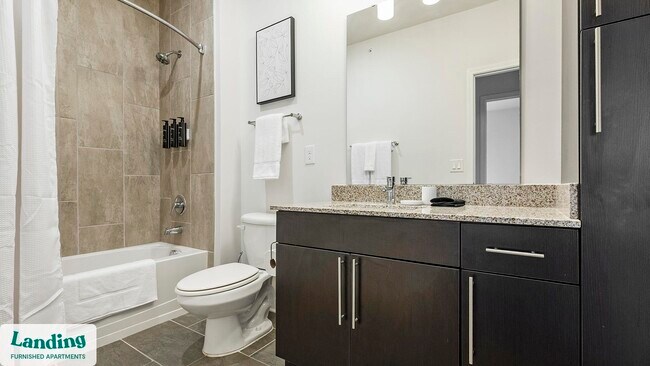 11010 Northlake Landing Dr unit 2-206, Charlotte, NC 28216 - photo 5