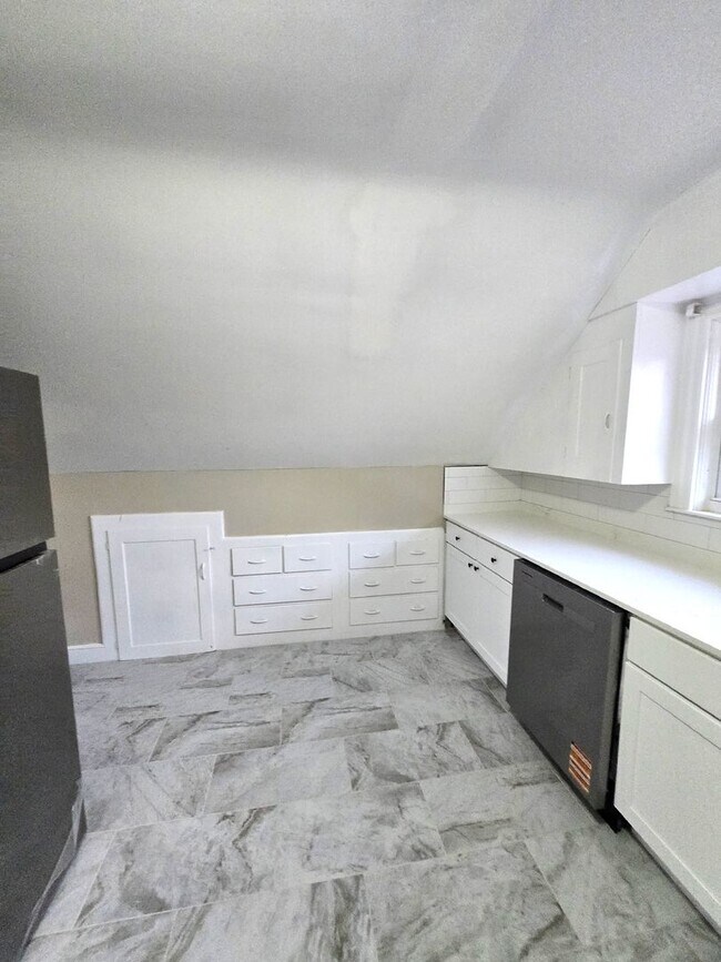 848 Smith St unit 3, Providence, RI 02908 - photo 4