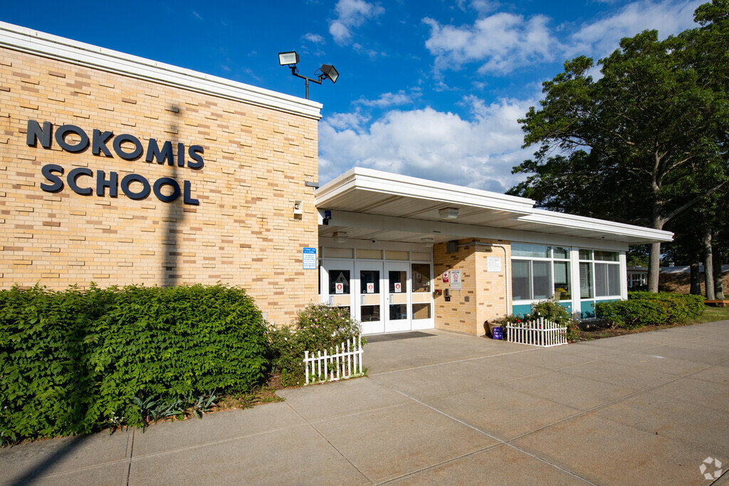 Nokomis School is a public elementary school.