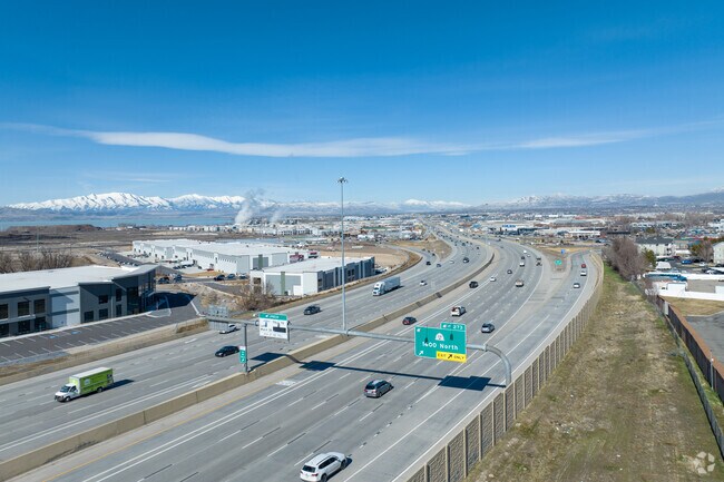 Interstate 15 offers easy access to the Aspen neighborhood.