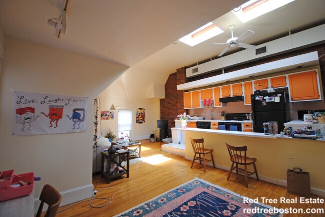 1678 Beacon St, Brookline, MA 02445 - photo 5