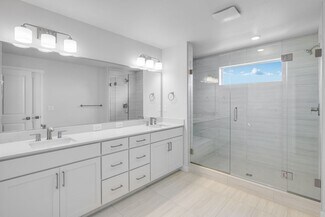 13217 NE 127th Way Unit E, Kirkland, WA 98034