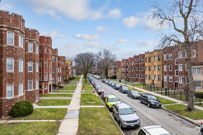 Enjoy the well maintained streets and sidewalks in Chatham, Chicago, IL.