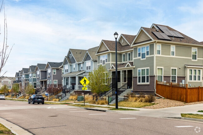 Townhomes in Fallbrook Farms tend to range in price from $400,000 to $550,000.