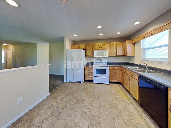 8110 Red Barn Ct, Indianapolis, IN 46239 - photo 3