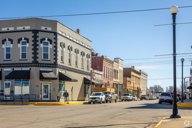 Most shops and restaurants in Lincoln are clustered in historic red brick storefronts downtown.