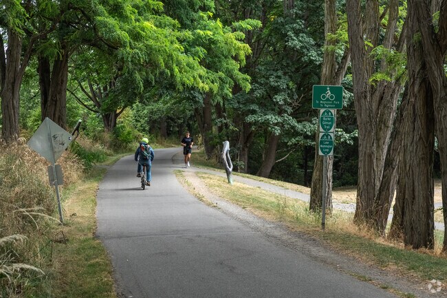 39th Avenue Greenway in Bryant is part of the Burke-Gilman Trail.