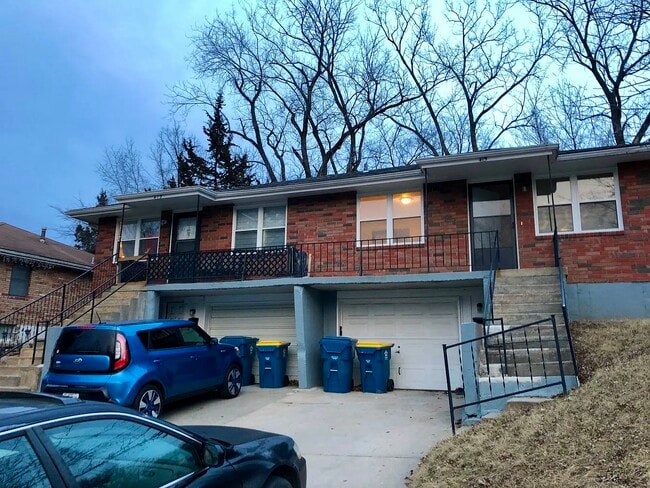 415 S Sugar Creek Blvd, Sugar Creek, MO 64054 - photo 2