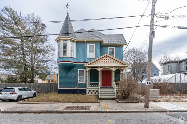 Queen Anne Home in Elmwood