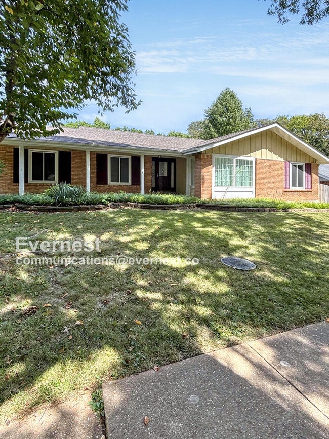 1515 Mautenne Dr, Ballwin, MO 63021