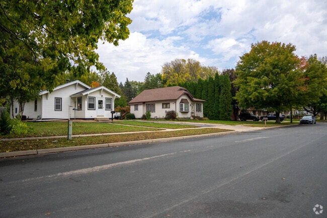 Smaller homes are also an options for locals in Le Center.