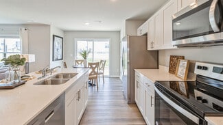2567 Carolyn Dr, Hiawatha, IA 52233