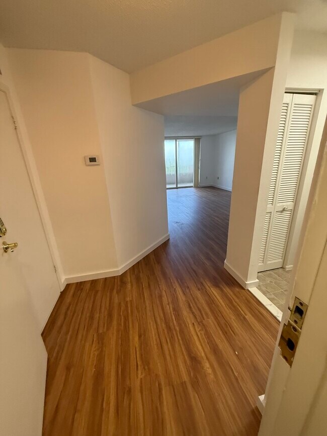 Crystal Bay at Feather Sound unit A603, Clearwater, FL 33762 - photo 2