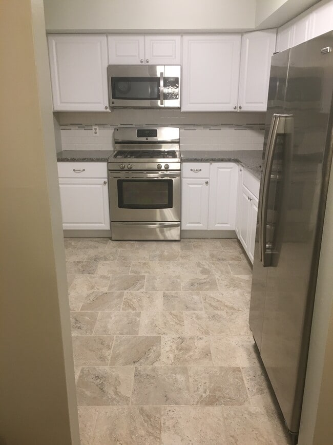 57003 Delaire Landing Rd, Philadelphia, PA 19114 - photo 3