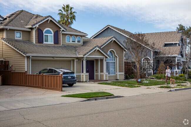 Stoneridge is full of beautiful craftsman homes.