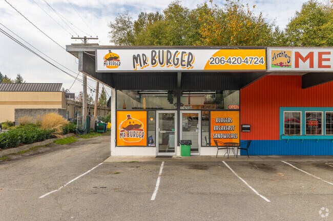 Mr. Burger in Manhattan's retail core is the perfect place to catch a delicious meal.