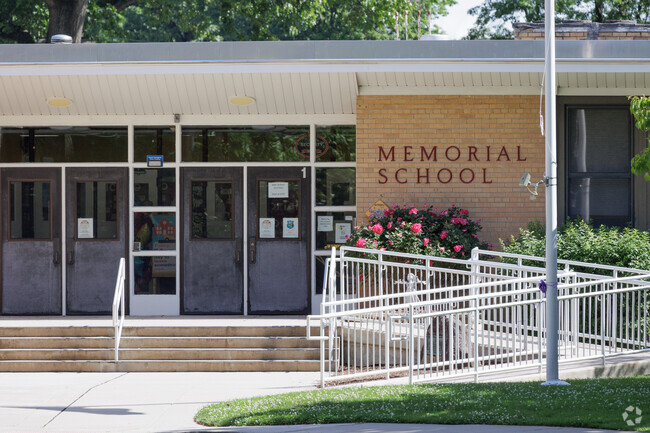Memorial Elementary School in Paramus, NJ gets a grade of A- from Niche.