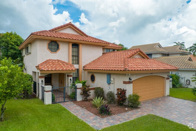 Beautiful mixed-style homes can be found around Lakeview.