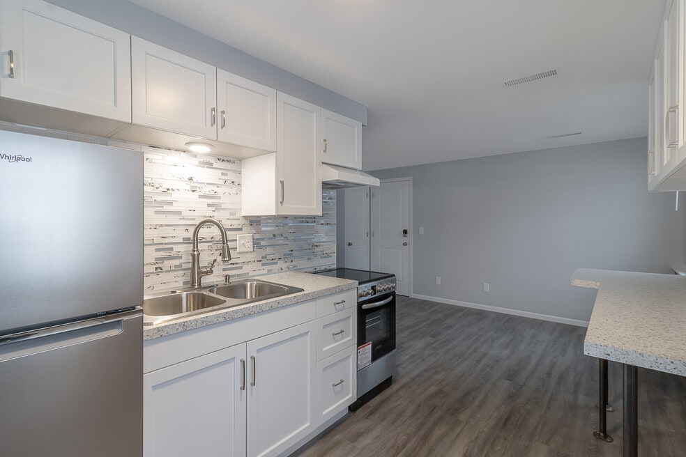 404 James Ave unit 101, Mankato, MN 56001 - photo 1