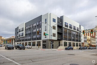 128 W 3rd St, Davenport, IA 52801