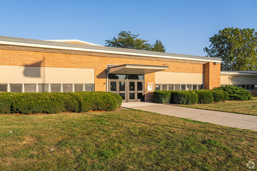 Indian Creek High School has 261 students and a student-teacher ratio of 11 to 1.