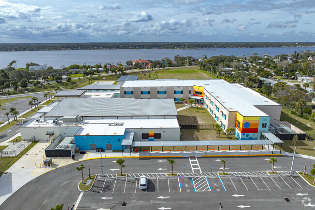 Beachside Elementary offers easy parent pick up options.