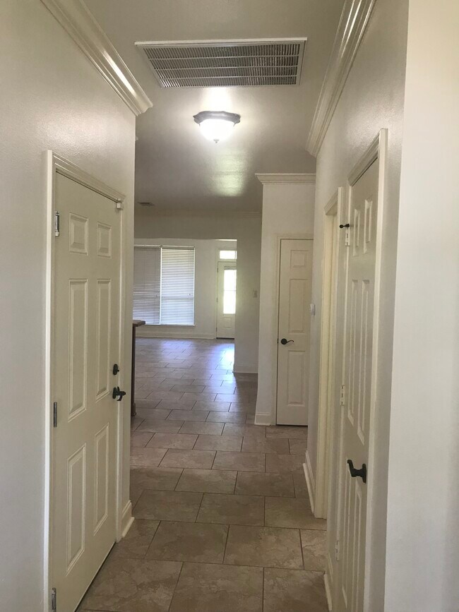 37150 Woodgate Ave, Prairieville, LA 70769 - photo 5