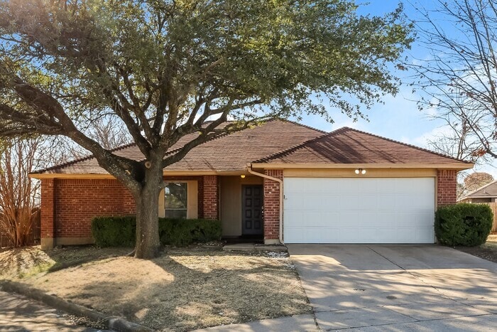 827 Bentle Ct, Cedar Hill, TX 75104 - photo 1