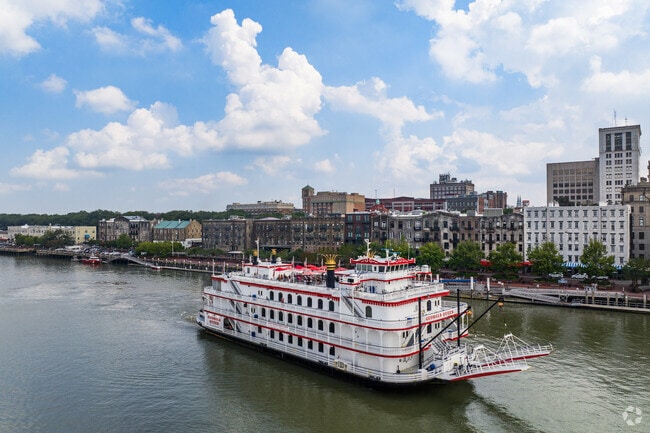 The Savannah River sits along the northern edge of the town.