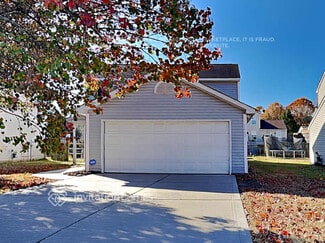 1460 Summer Coach Dr, Charlotte, NC 28216