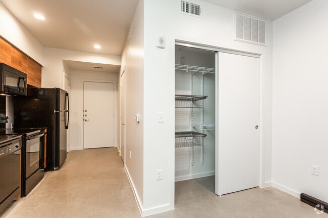 STUDIO 1BA - 465SF Closet & Kitchen