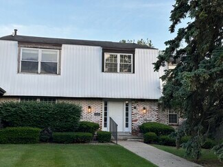 31120 Hunters Dr Unit uppr, Farmington Hills, MI 48334