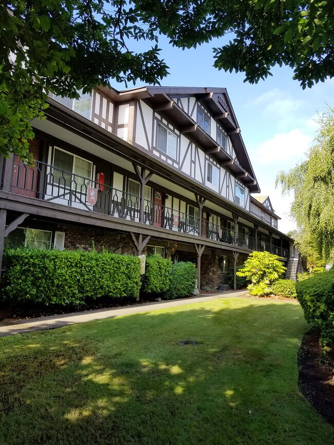 Cambridge Square South, Burien, WA 98148 - photo 2