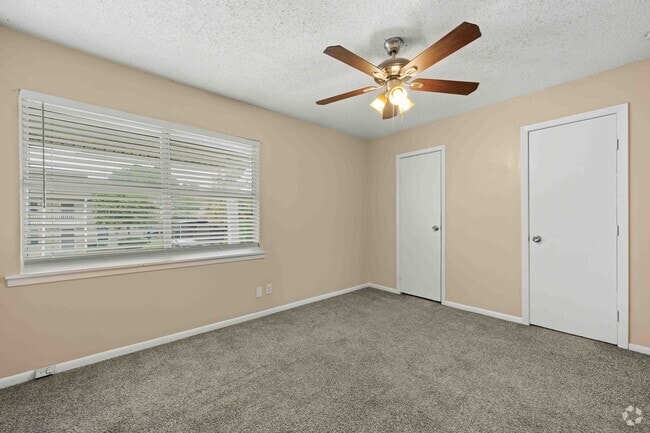 2BR, 1.5 - 960SF Townhouse