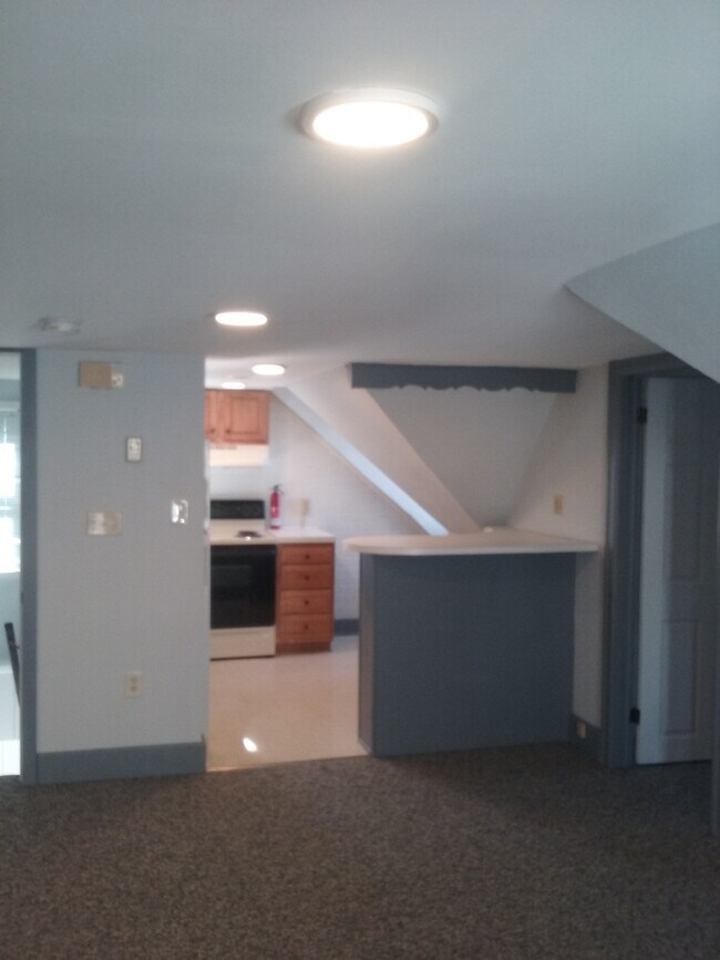 37 Front St unit 2nd fl, Catasauqua, PA 18032 - photo 4