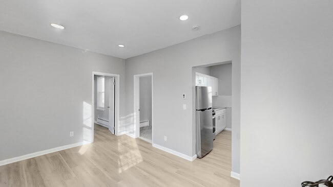 972 Mclean Ave unit 2R, Yonkers, NY 10704 - photo 3